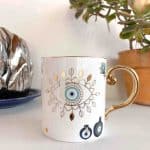 Taza de cerámica con ojos turcos y flor de loto con asa dorada - Image 2