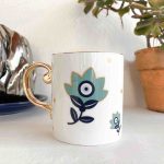 Taza de cerámica con ojos turcos y flor de loto con asa dorada - Image 3