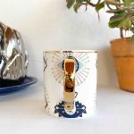 Taza de cerámica con ojos turcos con destellos y asa dorada - Image 6