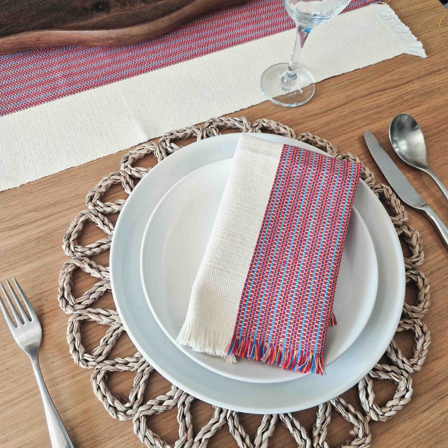 Set de 4 Servilletas de telar Ana con hilos rojos y azules