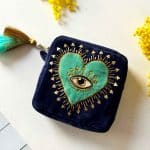 Cosmetiquera de terciopelo azul con ojo turco - Image 3