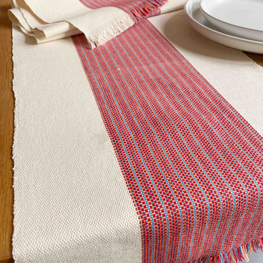 Set de 4 Servilletas de telar Ana con hilos rojos y azules - Image 7