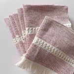 Set de 4 Servilletas de Telar Tinto con Efecto de Hilos Entretejidos - Image 2