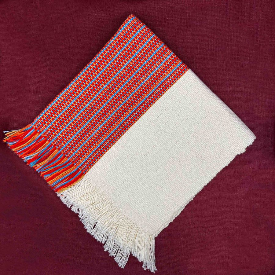 Set de 4 Servilletas de telar Ana con hilos rojos y azules - Image 4