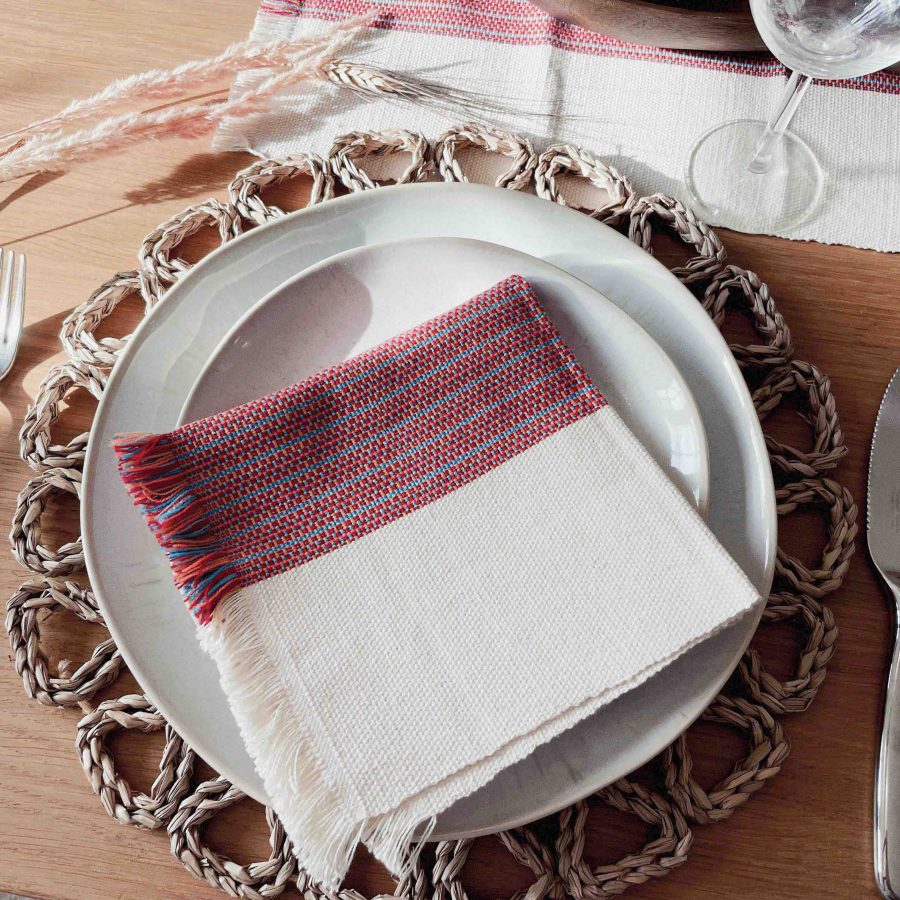 Set de 4 Servilletas de telar Ana con hilos rojos y azules - Image 6